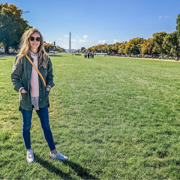 Meet your Posher, Carly - Picture 1 of 2